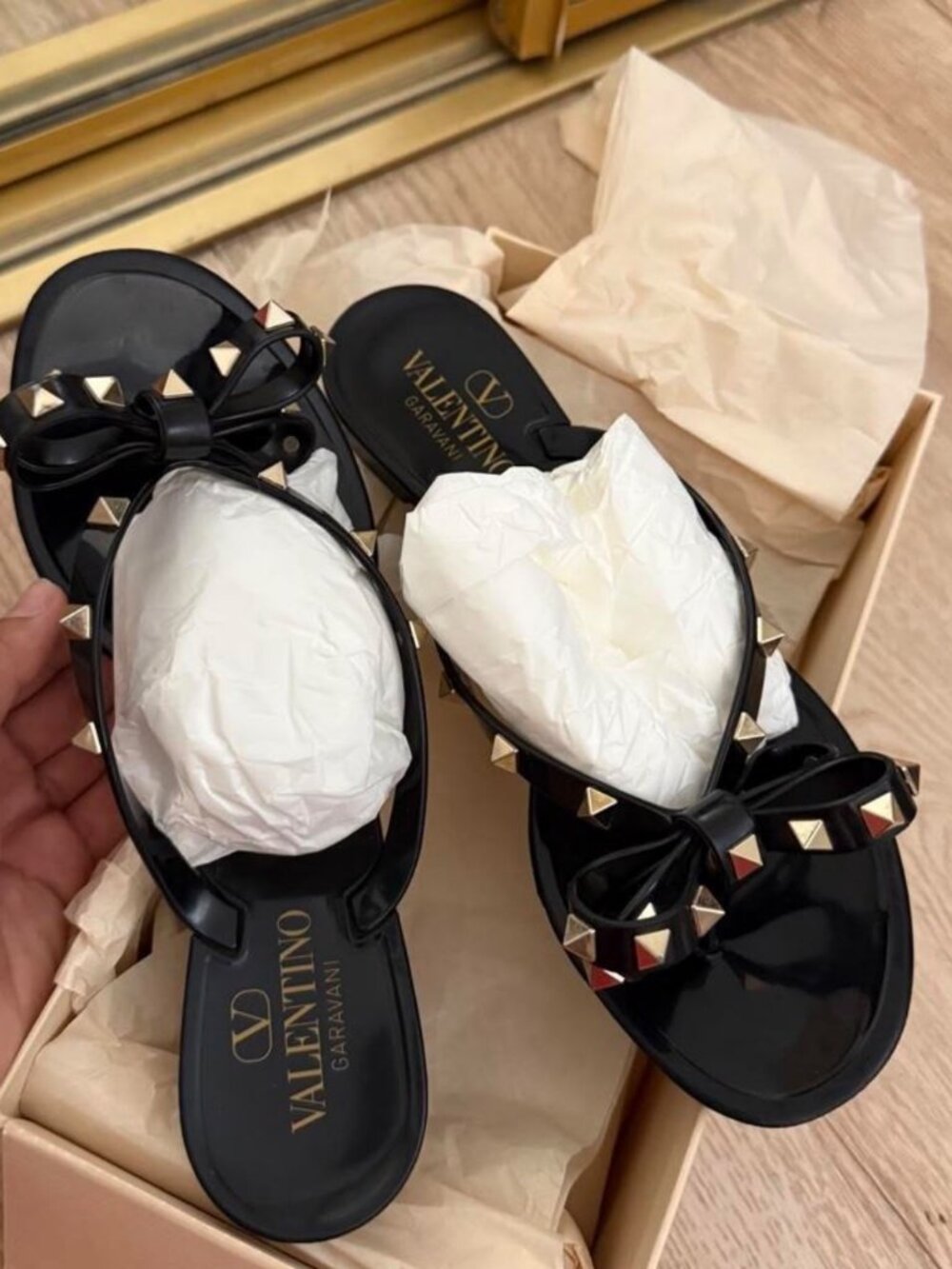 Valentino Garavani Rockstud Bow Jelly Thong Sandals Black 39